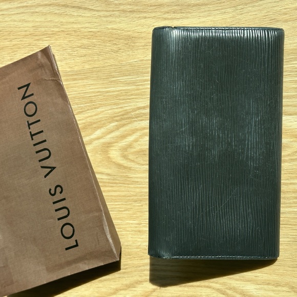 Authentic Louis Vuitton black Epi wallet - Picture 6 of 12